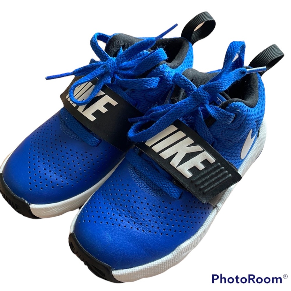 Nike Team Hustle D8 Sneakers 11